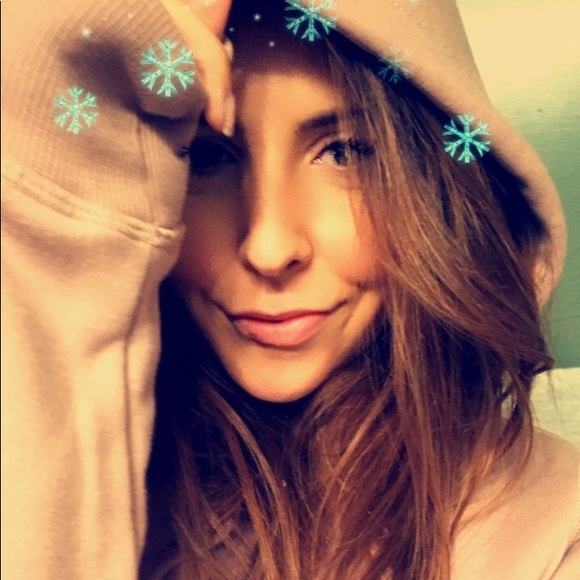 Meet your Posher, Sarah - Picture 2 of 2